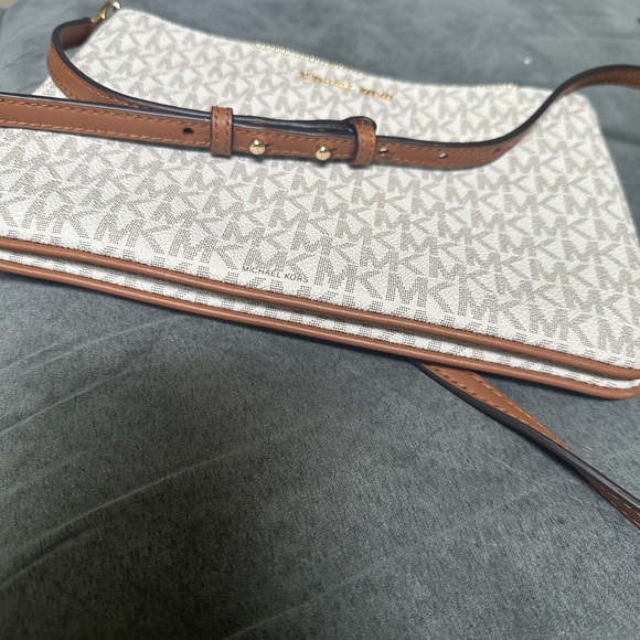 Monogram MK crossbody bag - Picture 6 of 10